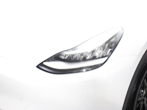 Used 2023 Tesla Model Y Long Range image 34