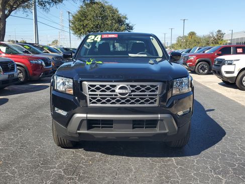 Used 2024 Nissan Frontier SV w/ SV Convenience Package image 2