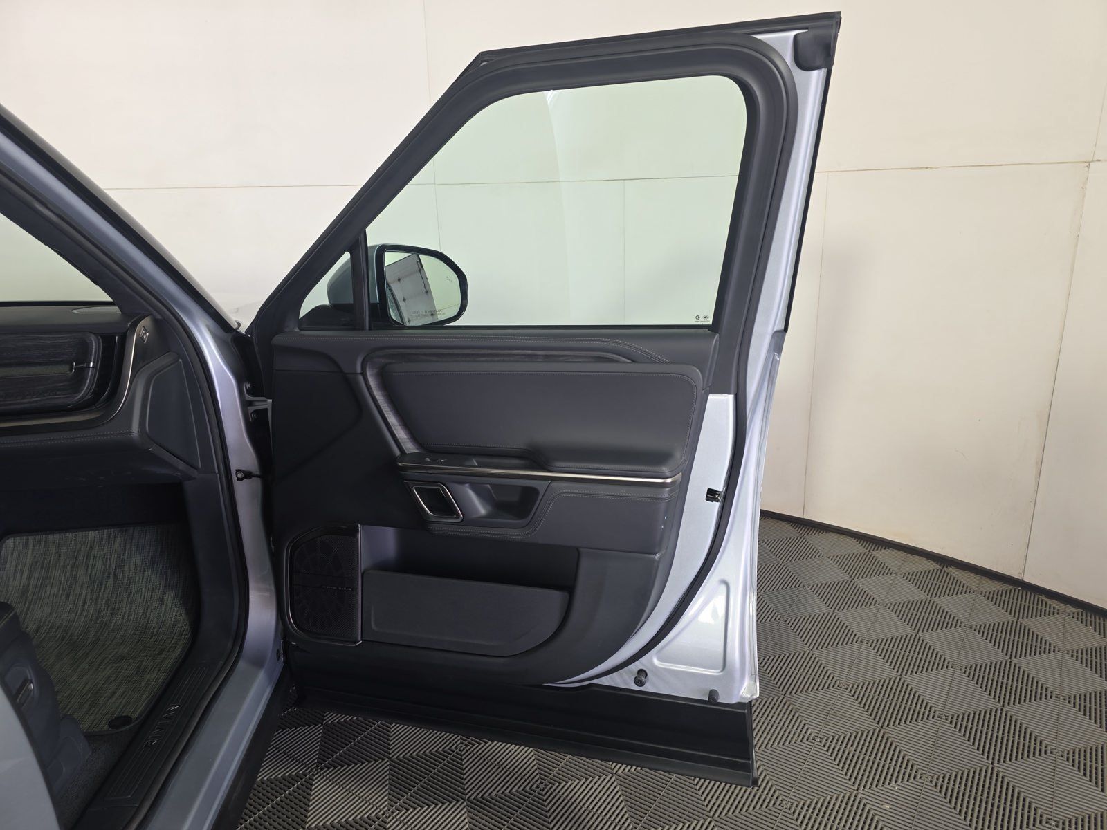 Used 2022 Rivian R1T Adventure AWD/4WD image 18