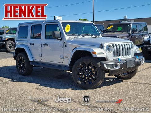 Used 2023 Jeep Wrangler Unlimited Sahara w/ Cold Weather Group AWD/4WD image 1