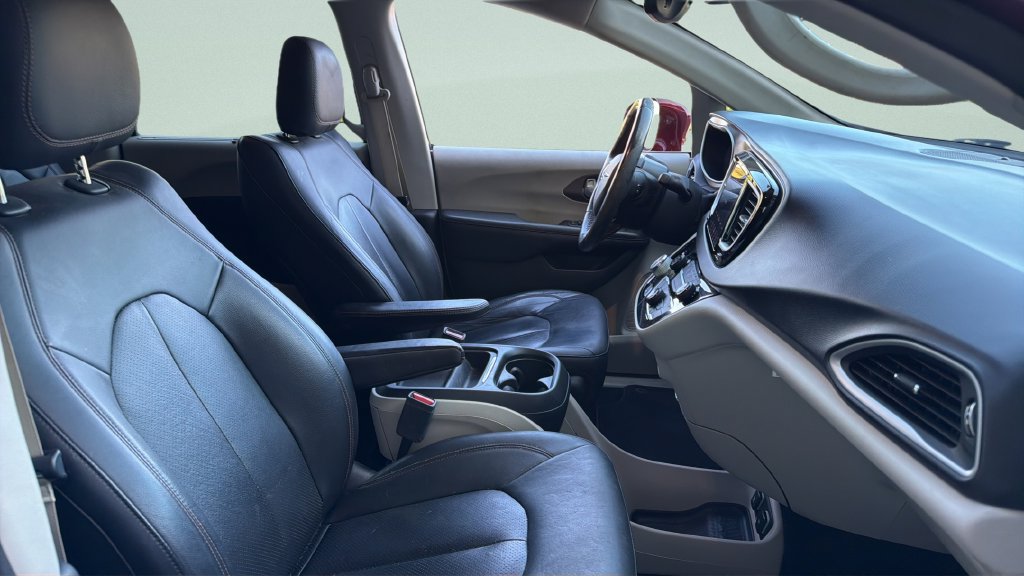 Used 2019 Chrysler Pacifica Touring-L w/ Advanced Safetytec Group FWD image 35