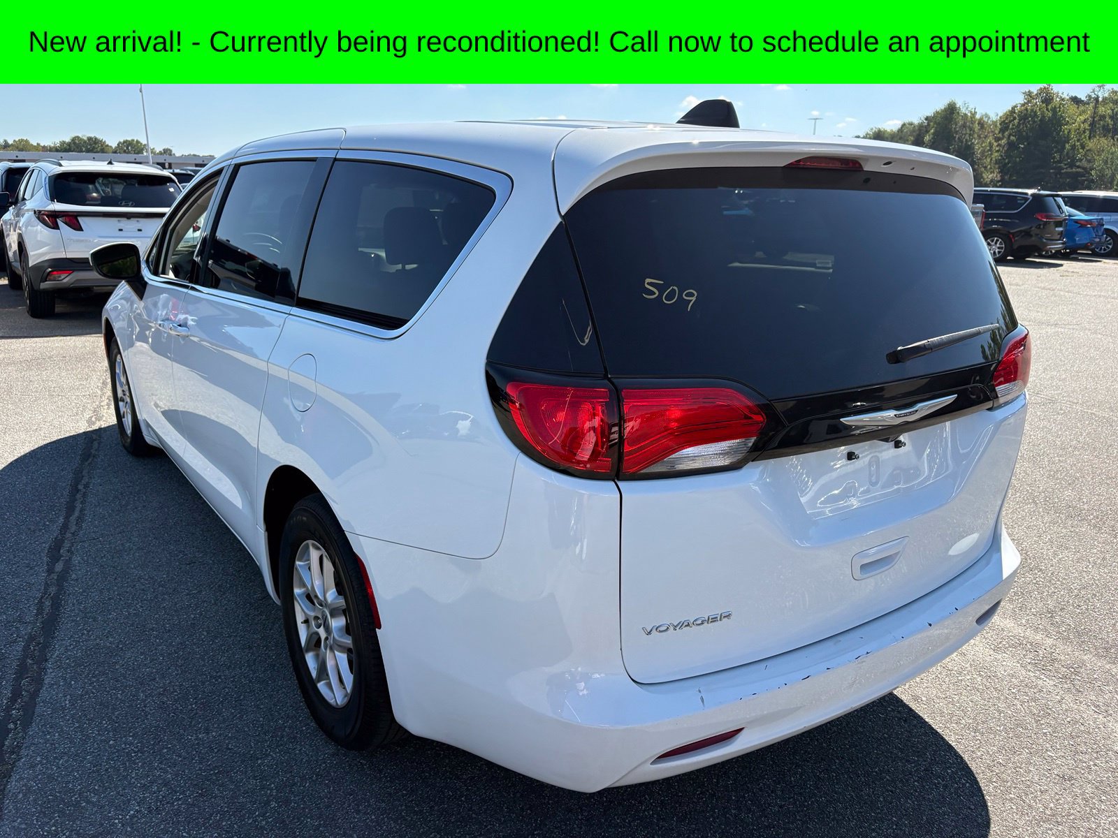 Used 2023 Chrysler Voyager LX FWD image 8