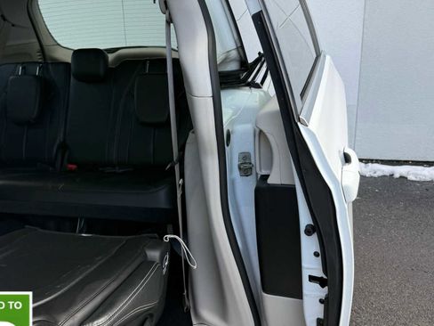 Certified 2024 Chrysler Pacifica Touring-L image 21