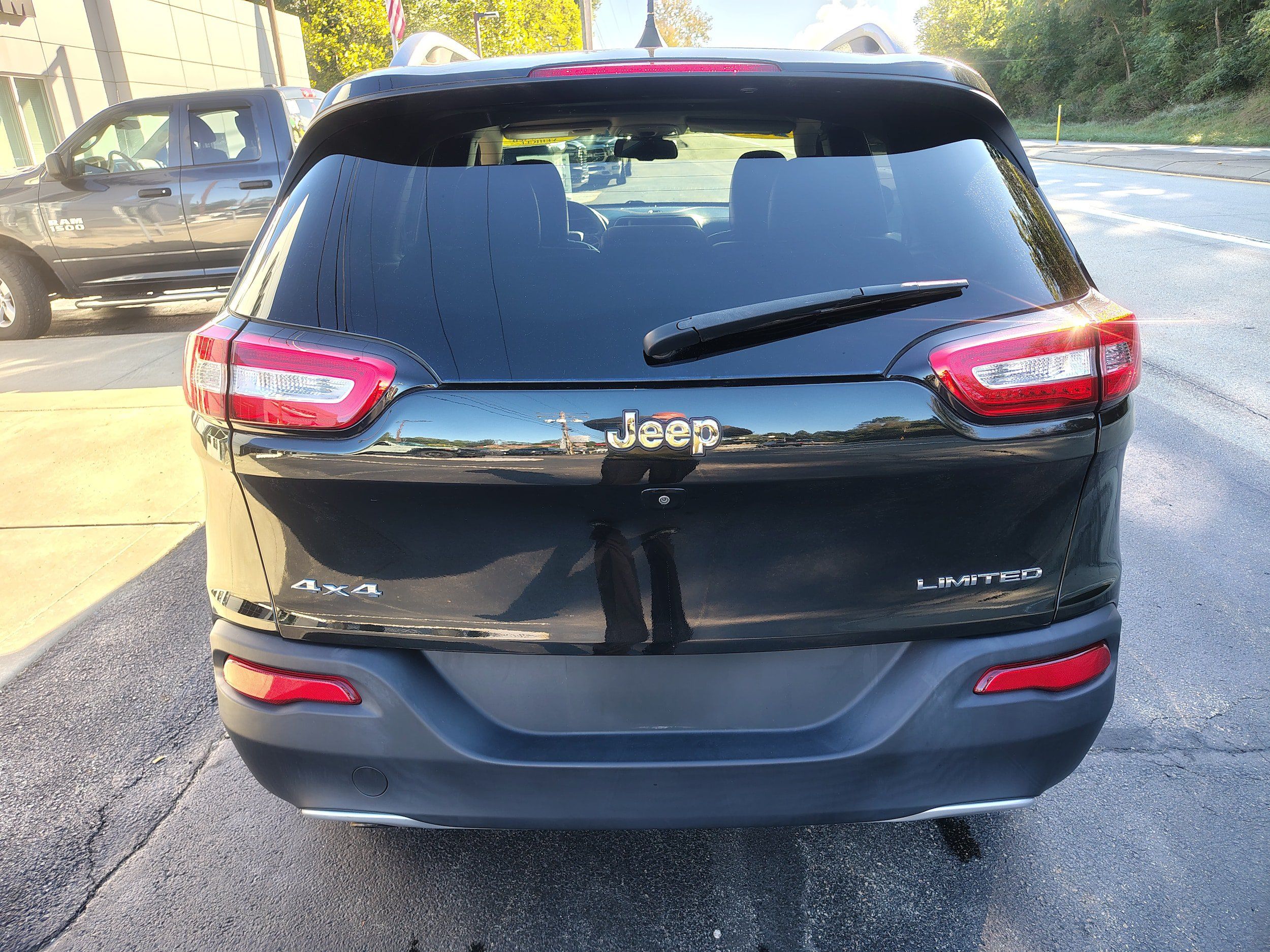 Certified 2016 Jeep Cherokee Limited AWD/4WD image 7