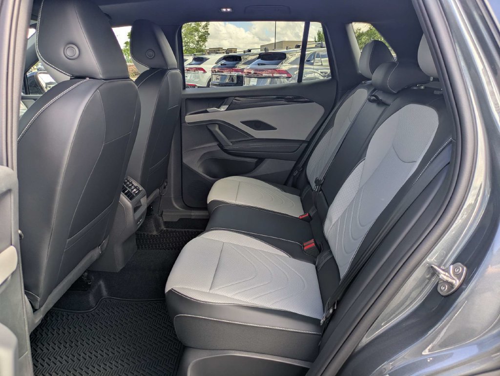 New 2026 Volkswagen Tiguan SE R-Line FWD image 14
