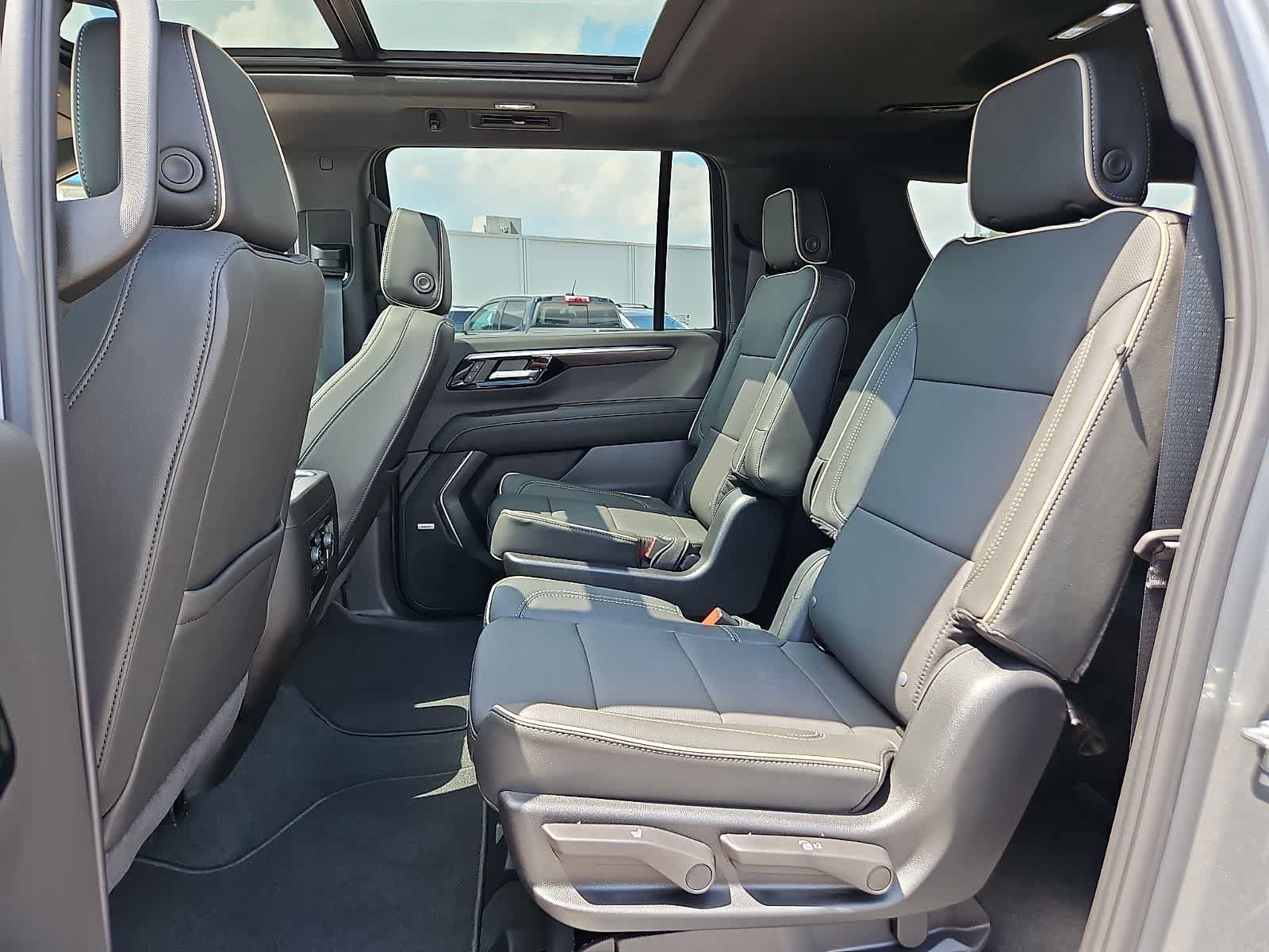 New 2026 Chevrolet Suburban Premier w/ Sun And Tow Package AWD/4WD image 8