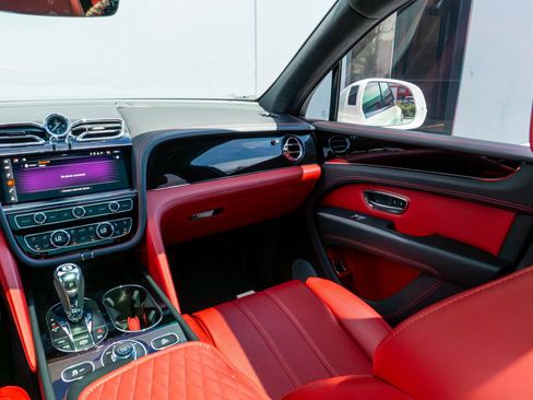 Used 2023 Bentley Bentayga AWD/4WD image 62