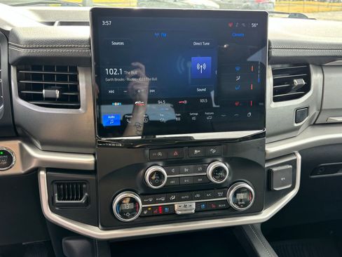 Used 2024 Ford Expedition Max XLT image 19