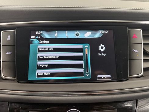 Used 2018 Buick Enclave Essence AWD/4WD image 18