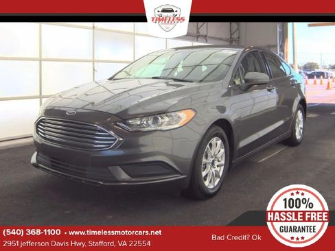 Used 2017 Ford Fusion SE w/ Fusion SE Technology Package FWD image 1
