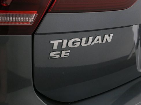 Used 2021 Volkswagen Tiguan SE w/ Panoramic Sunroof Package AWD/4WD image 12