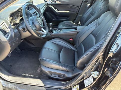 Used 2018 MAZDA MAZDA3 Touring image 10