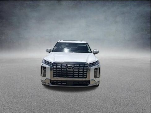 Used 2023 Hyundai Palisade Calligraphy FWD image 2