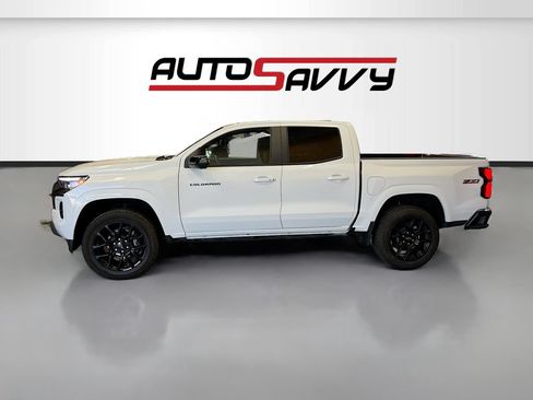 Used 2025 Chevrolet Colorado Z71 w/ Technology Package AWD/4WD image 4