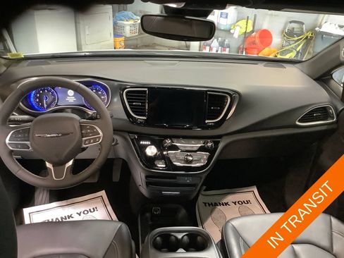 Certified 2026 Chrysler Pacifica Select FWD image 20