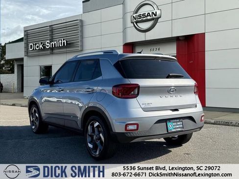 Used 2024 Hyundai Venue SEL image 5