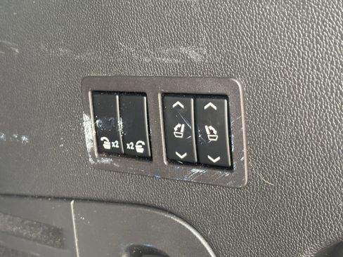 Used 2017 GMC Yukon Denali w/ Open Road Package image 10