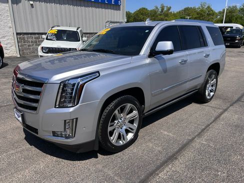 Used 2019 Cadillac Escalade Premium Luxury AWD/4WD image 8