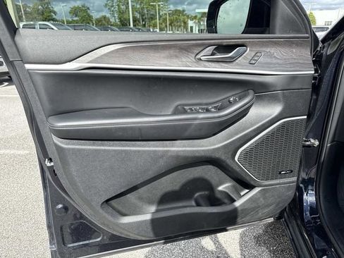 Used 2023 Jeep Grand Cherokee L Limited w/ Luxury Tech Group II RWD image 19