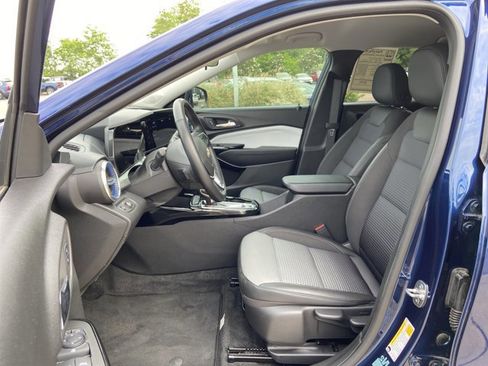 Used 2024 Chevrolet Trax LT w/ Driver Confidence Package FWD image 36