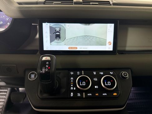 Used 2020 Land Rover Defender 110 S image 25
