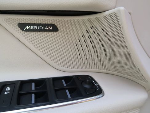 Used 2017 Jaguar XF Prestige image 42