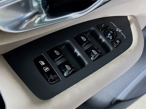 New 2026 Volvo XC90 B6 Core w/ Protection Package image 17