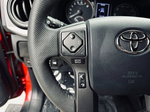 Used 2020 Toyota Tacoma TRD Off-Road AWD/4WD image 29