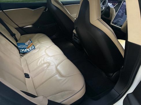 Used 2013 Tesla Model S Performance image 20