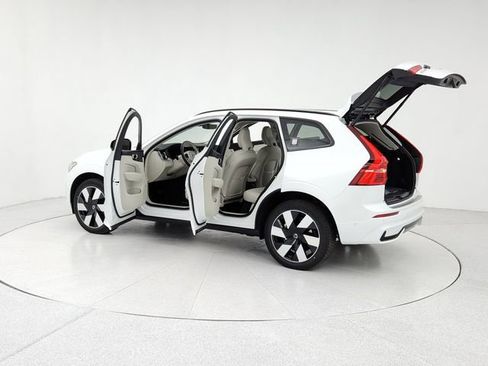 Certified 2024 Volvo XC60 T8 Plus w/ Protection Package Premier image 12