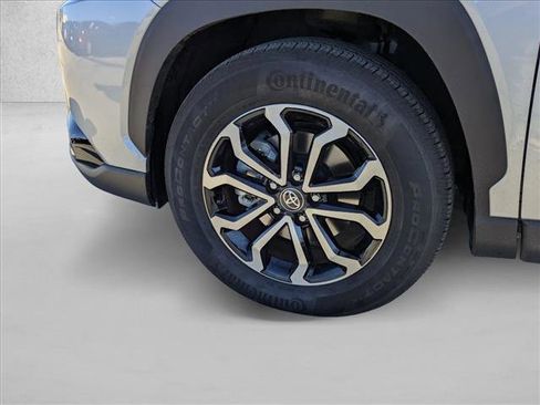Used 2025 Toyota Corolla Cross SE image 24