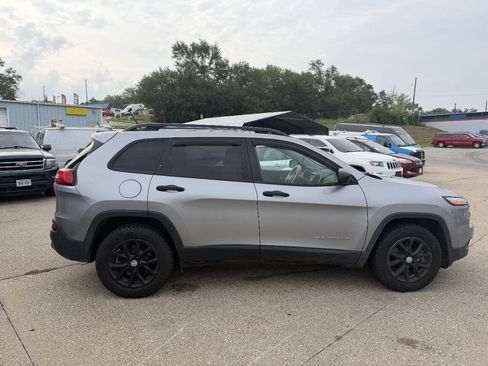 Used 2017 Jeep Cherokee Sport w/ Trailer Tow Group AWD/4WD image 7