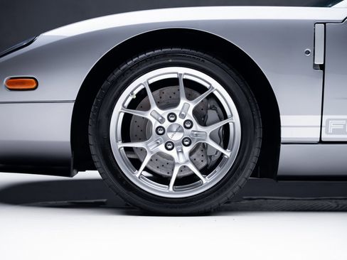 Used 2006 Ford GT image 21