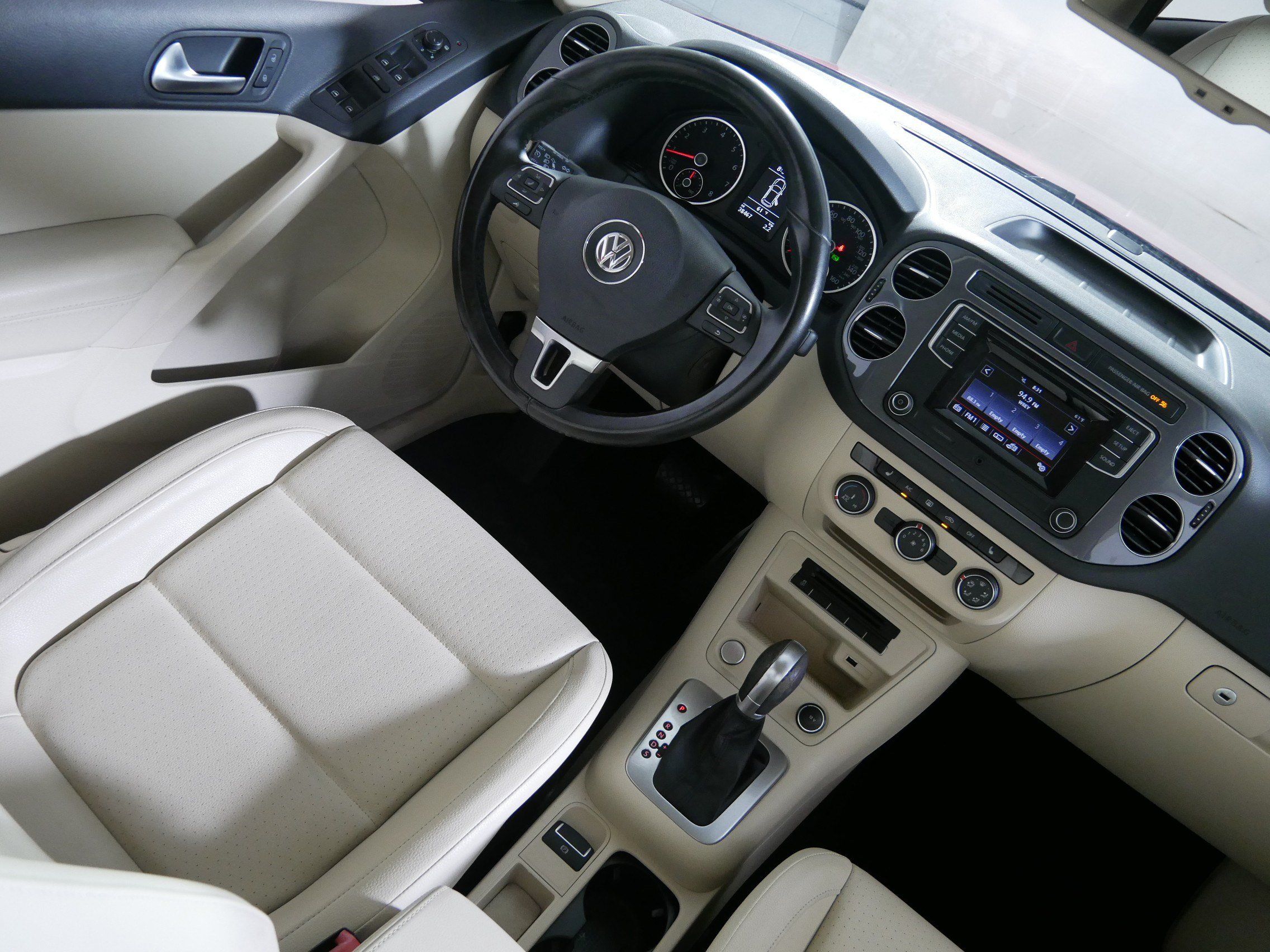 Used 2016 Volkswagen Tiguan S FWD image 9