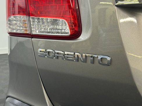 Used 2013 Kia Sorento LX image 14