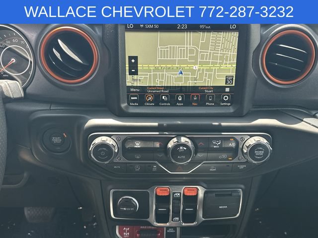 Used 2023 Jeep Gladiator Mojave AWD/4WD image 15