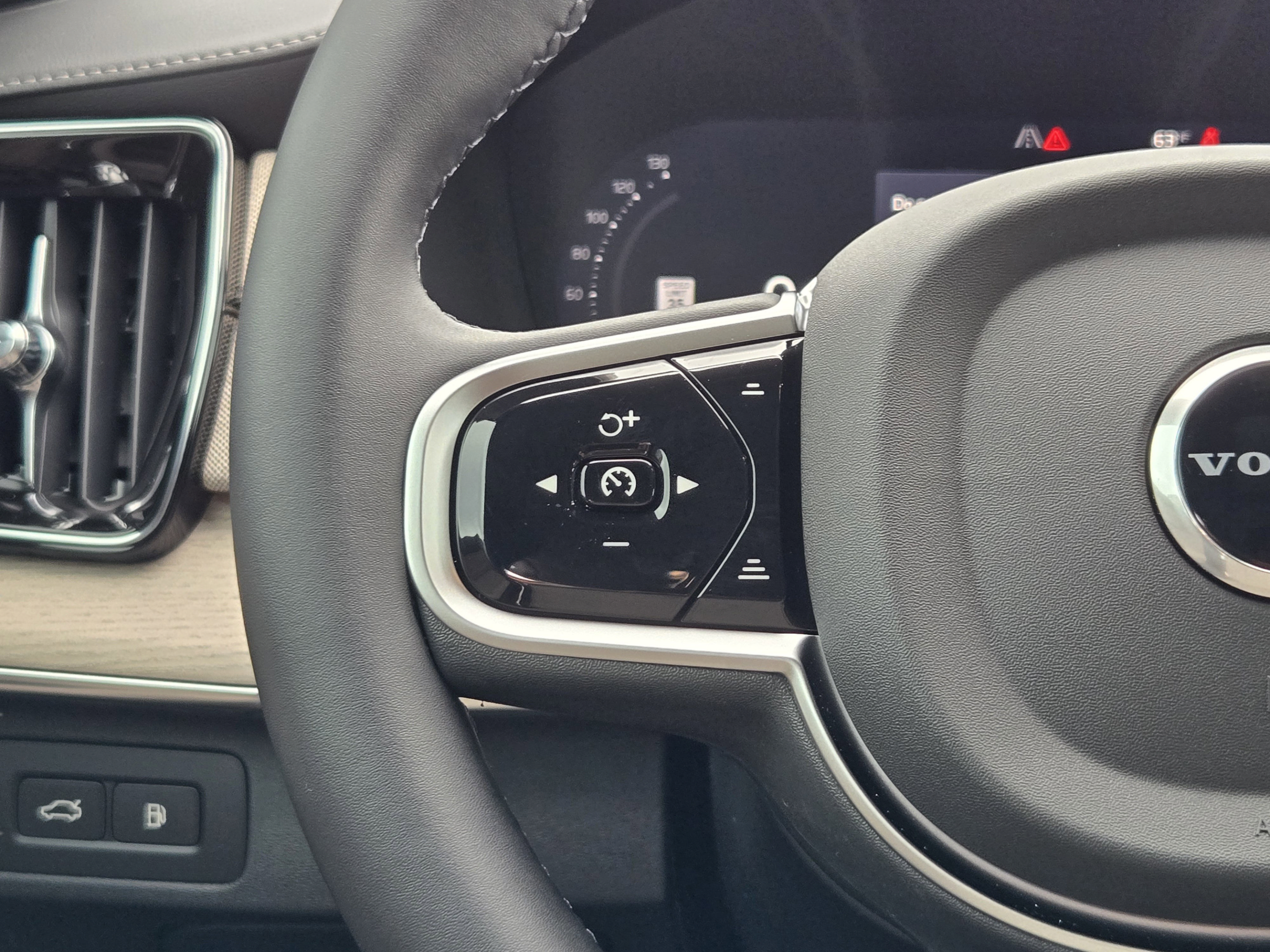 New 2026 Volvo XC90 T8 Plus AWD/4WD image 27