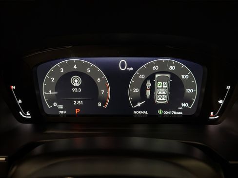 Used 2025 Honda Pilot Elite image 18