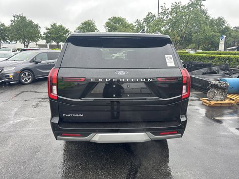 Used 2025 Ford Expedition Platinum w/ Platinum Ultimate Package AWD/4WD image 9