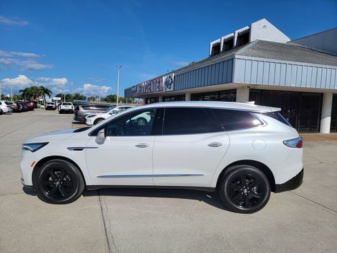 Used 2023 Buick Enclave Essence w/ Experience Buick Package FWD image 2
