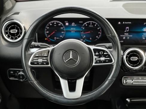Used 2020 Mercedes-Benz GLB 250 4MATIC w/ Premium Package image 32