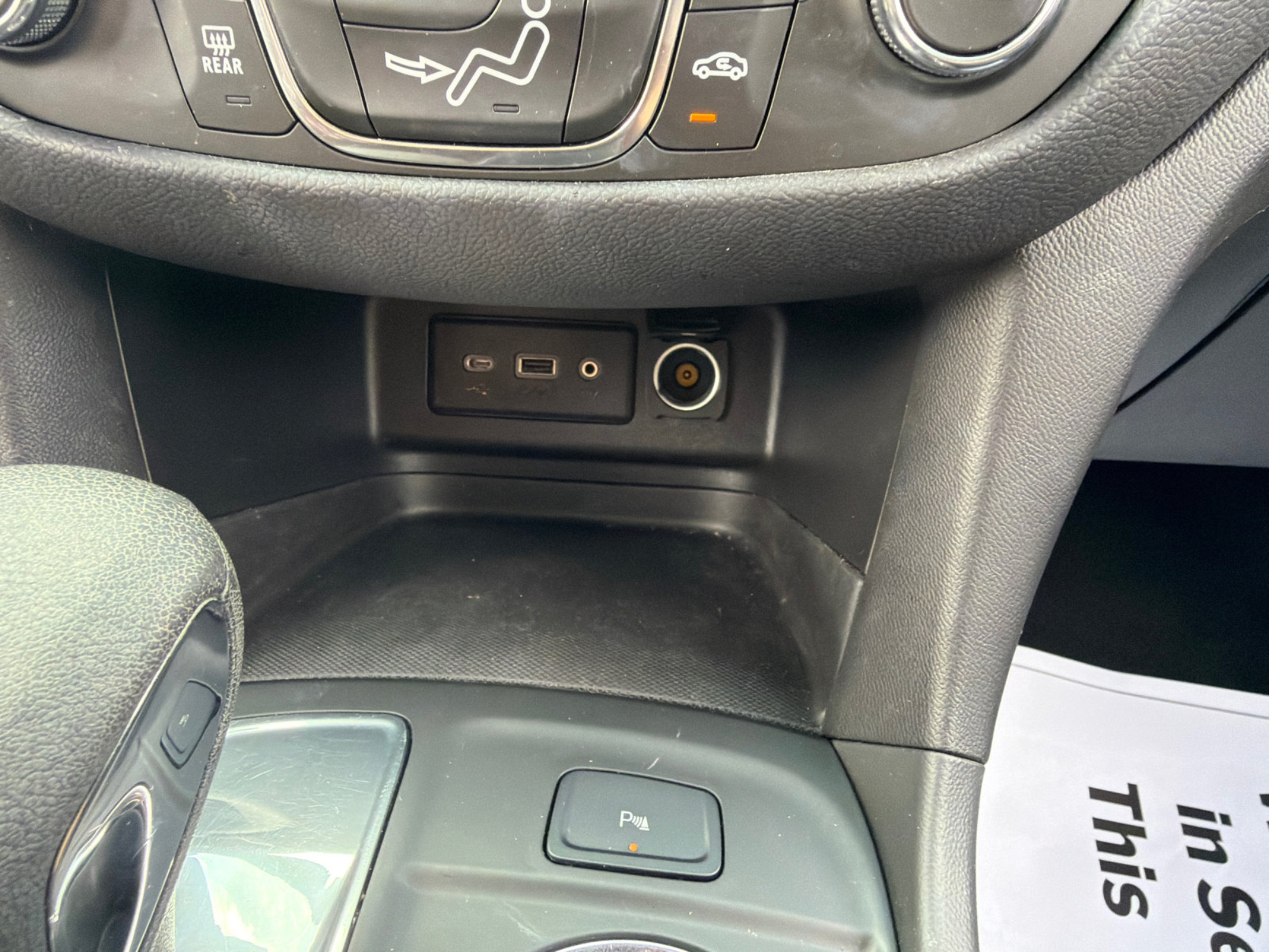 Used 2024 Chevrolet Equinox LT FWD image 30