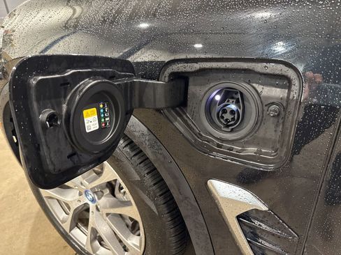 Used 2025 BMW X5 xDrive50e image 60