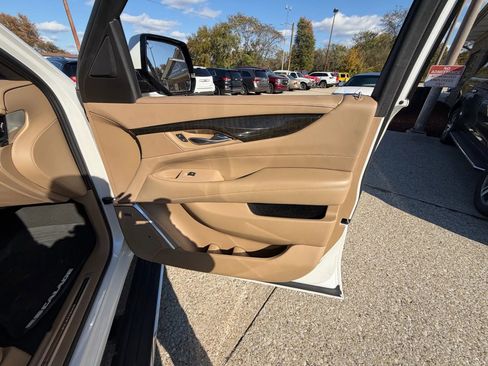 Used 2019 Cadillac Escalade Platinum image 16