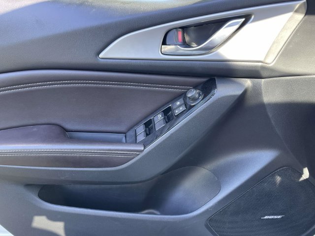 Used 2018 MAZDA MAZDA3 Touring FWD image 22