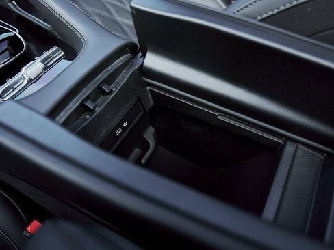 Used 2024 Mercedes-Benz Maybach GLS 600 4MATIC image 77