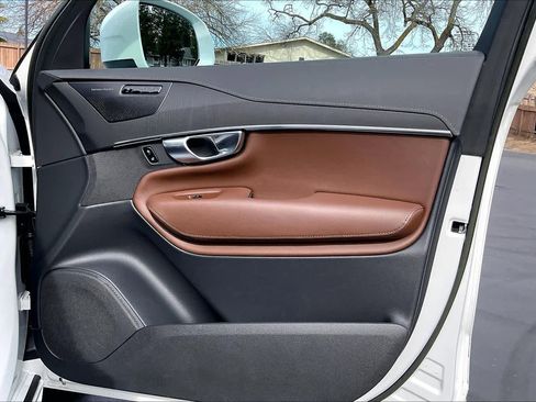 Used 2023 Volvo XC90 T8 Ultimate image 27