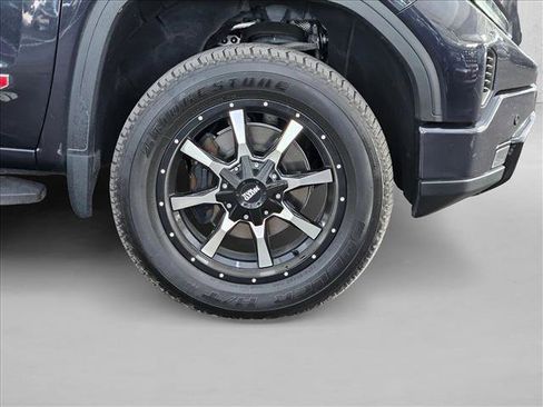 Used 2023 GMC Sierra 1500 AT4 w/ AT4 Premium Package AWD/4WD image 22