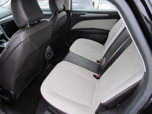 Used 2020 Ford Fusion SE w/ Equipment Group 151A image 10