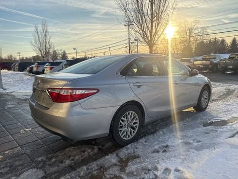 Used 2017 Toyota Camry LE image 4